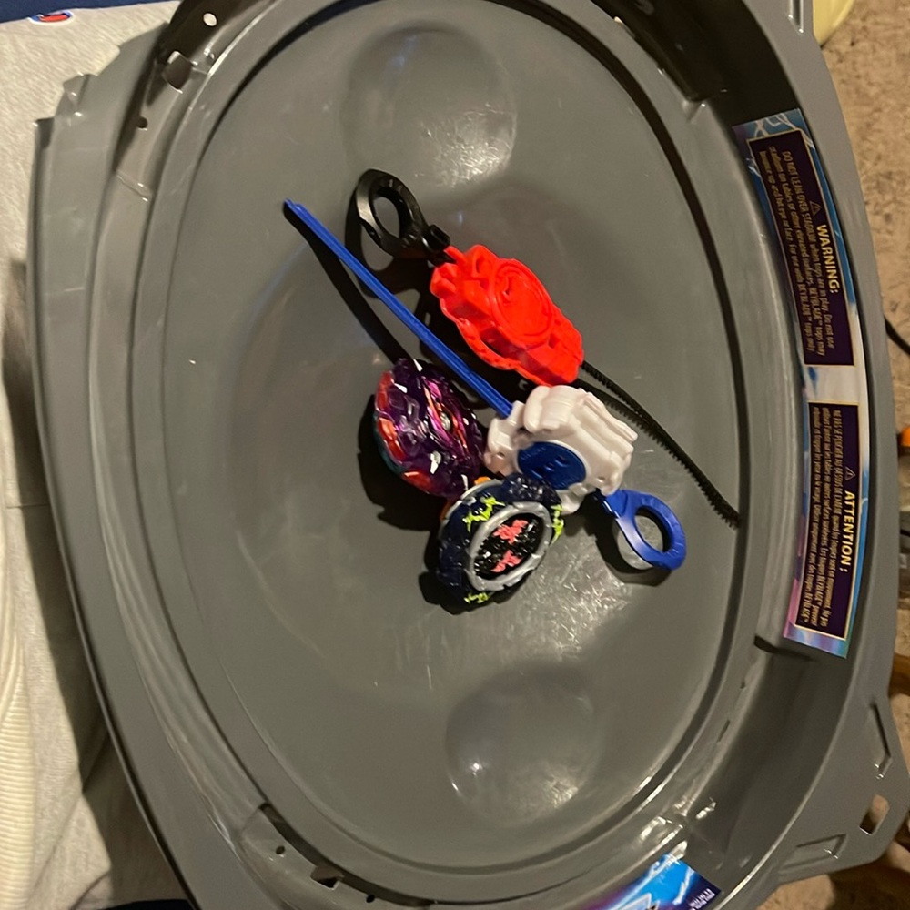 Bey blades burst 2bey blades 2launchers and one stadium